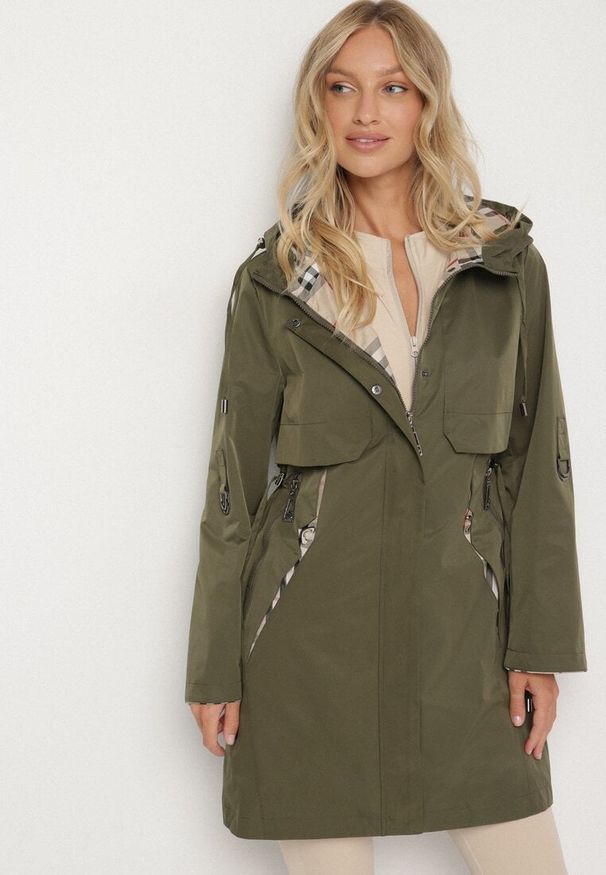 Born2be - Zielona Kurtka Parka z Kapturem ze Wzorem w Kratę i Podpinanymi Rękawami Gavaria. Okazja: na co dzień, na spotkanie biznesowe. Typ kołnierza: kaptur. Kolor: zielony. Materiał: jeans. Styl: klasyczny, casual, elegancki, biznesowy