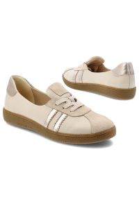 Trampki damskie Armodo, z łączonych materiałów ze skórą naturalną i zamszowymi wstawkami na cholewce sznurowana konstrukcja z metalicznymi paskami, b. Okazja: na co dzień. Zapięcie: pasek. Kolor: beżowy. Materiał: zamsz, skóra, materiał. Szerokość cholewki: normalna. Wzór: aplikacja. Styl: casual, klasyczny, sportowy #4