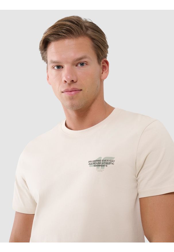 4f - 4F T-shirt regular z nadrukiem męski - beżowy XXL. Okazja: na co dzień. Kolor: beżowy. Materiał: bawełna, jersey, dzianina. Długość rękawa: krótki rękaw. Długość: krótkie. Wzór: nadruk. Styl: sportowy, klasyczny, casual