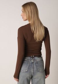 Born2be - Brązowa Bluzka z Bawełną i Wiskozą Ozdobiona Marszczeniem Alexareo. Kolor: brązowy. Materiał: wiskoza, bawełna. Wzór: aplikacja #8