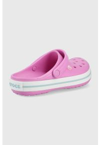 Crocs klapki dziecięce kolor różowy. Nosek buta: okrągły. Kolor: różowy. Materiał: materiał, guma. Wzór: gładki
