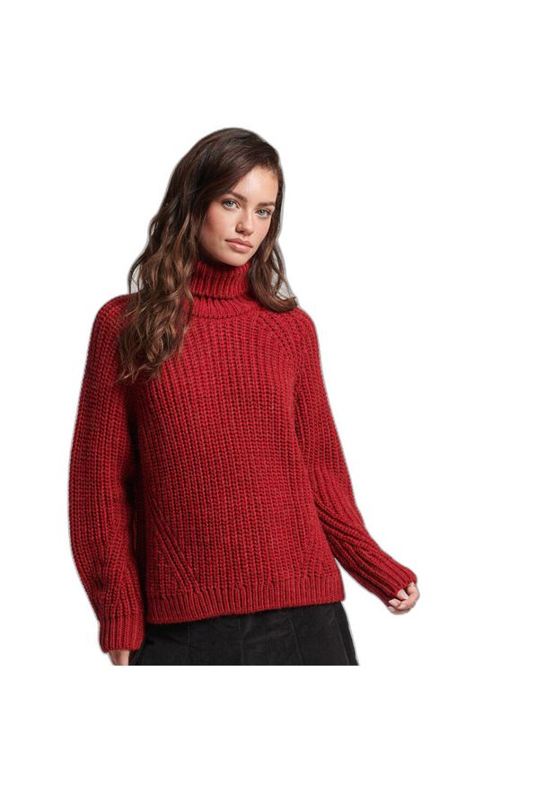 Damski luźny sweter z golfem z przeszyciami Superdry. Typ kołnierza: golf. Kolor: czerwony. Materiał: polar. Sezon: zima. Sport: golf