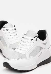 Born2be - Białe Brokatowe Sneakersy na Koturnie Edivame. Nosek buta: okrągły. Zapięcie: sznurówki. Kolor: biały. Materiał: materiał. Obcas: na koturnie. Wysokość obcasa: średni #4