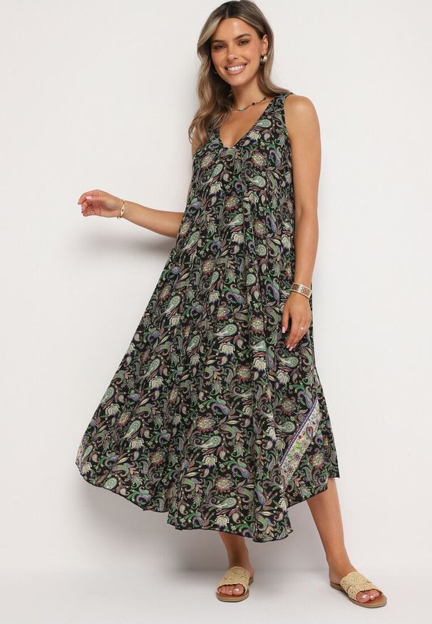 Born2be - Czarno-Zielona Rozkloszowana Wiskozowa Sukienka Bez Rękawów Eladea. Okazja: na co dzień. Kolor: czarny. Materiał: wiskoza. Długość rękawa: bez rękawów. Typ sukienki: proste. Styl: klasyczny, casual, elegancki