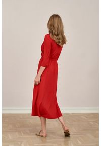 Marie Zélie - Sukienka Rita czerwień chili mikromodal. Typ kołnierza: dekolt kopertowy. Kolor: czerwony. Materiał: wiskoza, dzianina, elastan, włókno, skóra. Długość rękawa: krótki rękaw. Typ sukienki: proste, kopertowe #4