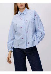 Reserved - Bawełniana koszula z haftem - jasnoniebieski. Kolor: niebieski. Materiał: bawełna. Wzór: haft