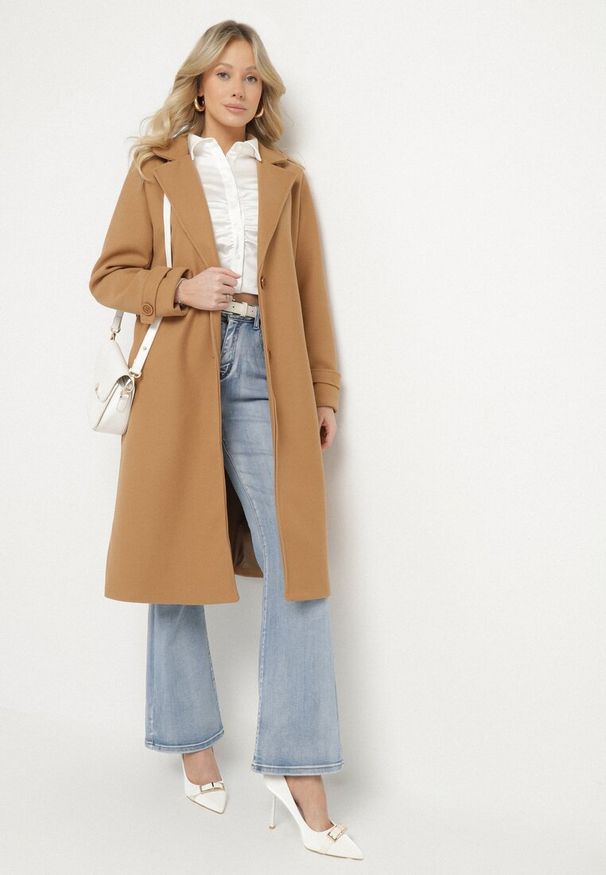 Born2be - Beżowy Płaszcz Jednorzędowy z Paskiem Phaedropis. Okazja: na co dzień. Kolor: beżowy. Materiał: jeans. Długość rękawa: długi rękaw. Długość: długie. Styl: elegancki, klasyczny, casual