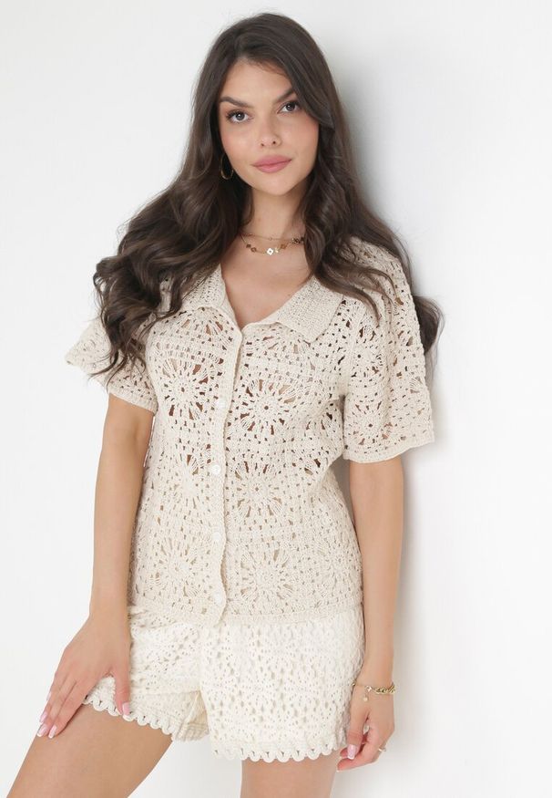 Born2be - Beżowa Bawełniana Koszula z Ażurowej Tkaniny Yanagi. Okazja: na co dzień. Kolor: beżowy. Materiał: bawełna, tkanina. Długość rękawa: krótki rękaw. Długość: krótkie. Wzór: ażurowy. Styl: casual