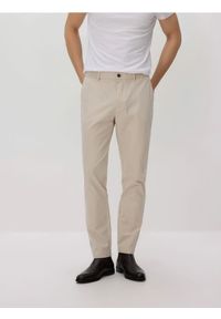 Reserved - Spodnie chino slim fit - beżowy. Kolor: beżowy. Materiał: tkanina, wiskoza