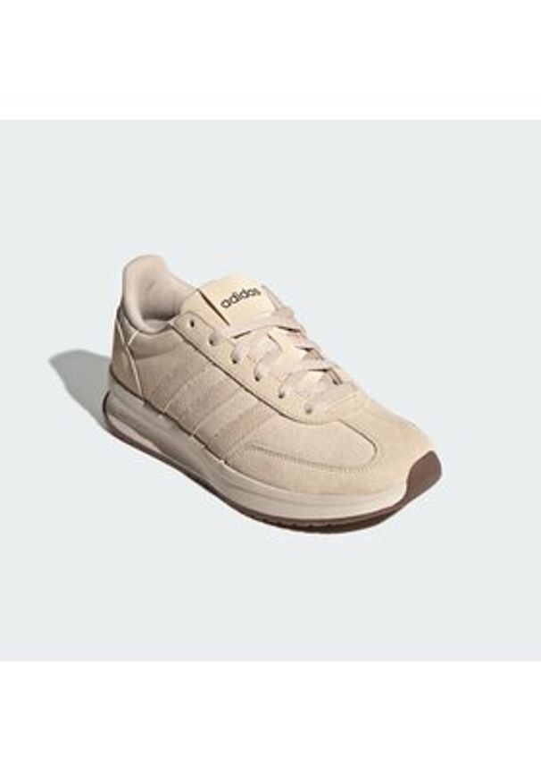 Adidas - adidas Sneakersy Run 70S 2.0 Shoes KJ7999 Beżowy jasny. Kolor: beżowy. Materiał: zamsz, skóra. Sport: bieganie