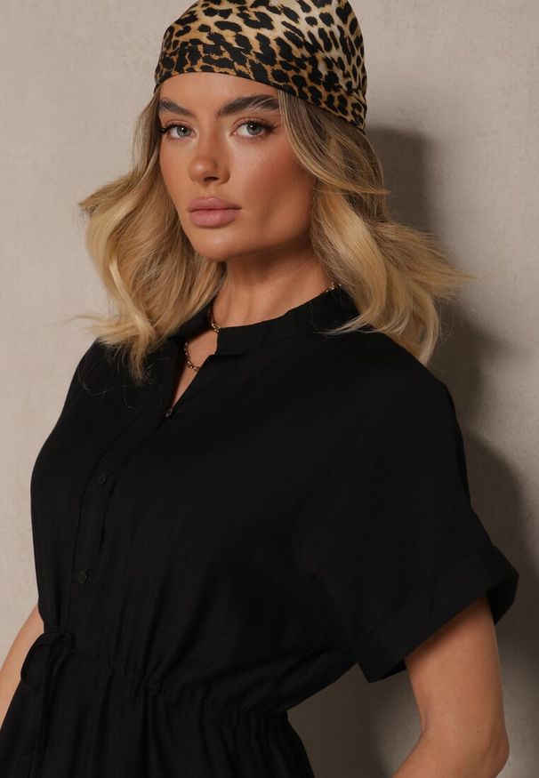 Renee - Czarna Sukienka z Wiskozą o Koszulowym Kroju z Wiązaniem w Pasie Pollivia. Okazja: na co dzień, na spotkanie biznesowe. Kolor: czarny. Materiał: wiskoza. Typ sukienki: koszulowe. Styl: klasyczny, biznesowy, casual