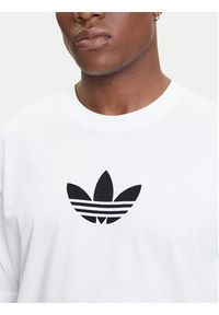 Adidas - adidas T-Shirt adicolor 2000s Cali JX1515 Biały Loose Fit. Kolor: biały. Materiał: bawełna #4