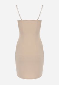 Renee - Beżowa Asymetryczna Sukienka Mini na Łańcuszkowych Ramiączkach z Marszczeniem Ranizo. Kolor: beżowy. Długość rękawa: na ramiączkach. Sezon: wiosna, lato. Typ sukienki: asymetryczne. Długość: mini #5