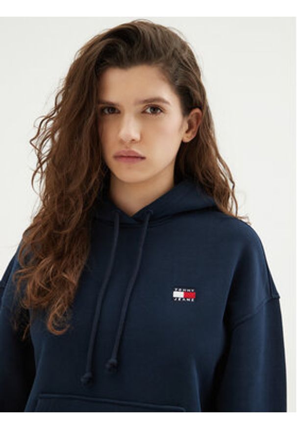 Tommy Jeans Bluza Badge DW0DW19414 Granatowy Boxy Fit. Kolor: niebieski. Materiał: bawełna