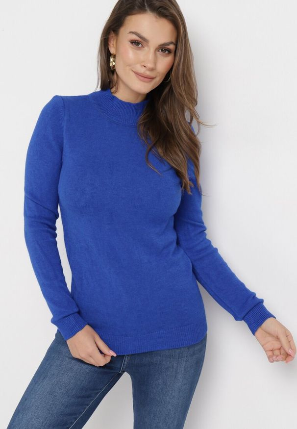 Born2be - Niebieski Golf z Miękkiej Dzianiny Agotona. Typ kołnierza: golf. Kolor: niebieski. Materiał: dzianina. Długość rękawa: długi rękaw. Długość: długie. Sezon: zima, jesień. Styl: klasyczny