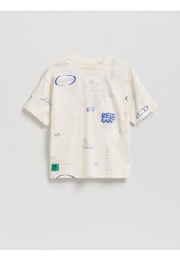 Reserved - Bawełniany t-shirt z nadrukiem - złamana biel. Materiał: bawełna. Wzór: nadruk #1