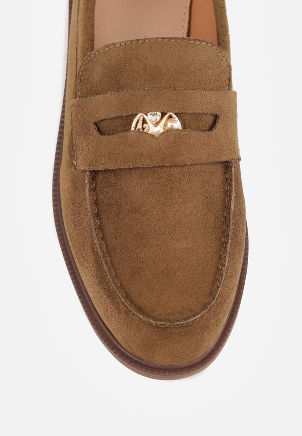 Born2be - Zielone Mokasyny VICES z Wkładką ze Skóry Naturalnej i Metaliczną Aplikacją Nanora. Nosek buta: okrągły. Kolor: beżowy. Materiał: skóra. Wzór: aplikacja. Obcas: na obcasie. Styl: klasyczny. Wysokość obcasa: niski