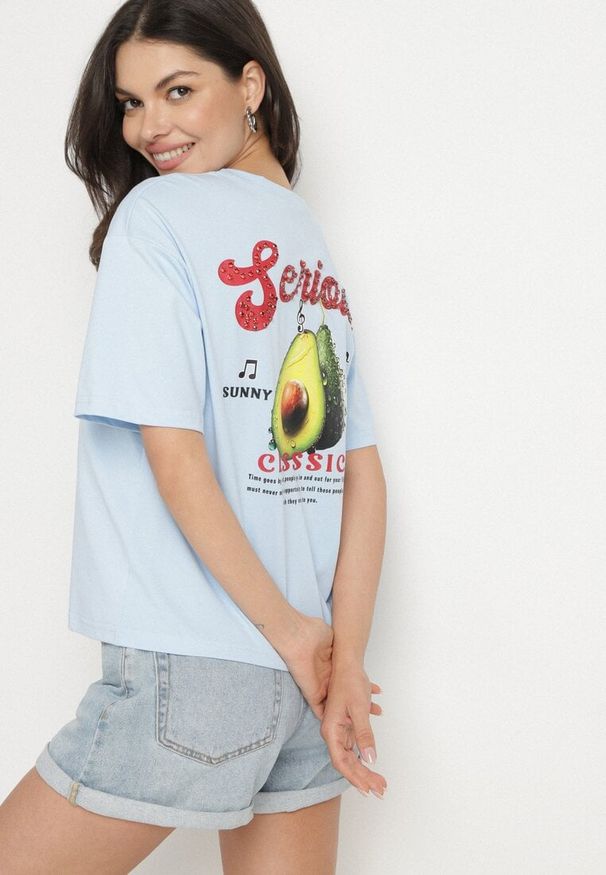 Born2be - Niebieski T-shirt z Bawełną i Motywem Awokado Addixa. Okazja: na co dzień. Kolor: niebieski. Materiał: bawełna. Styl: klasyczny, casual