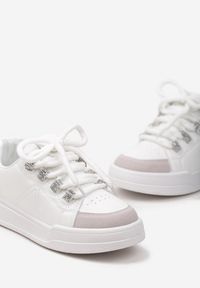 Born2be - Biało-Srebrne Sneakersy Wonaria. Nosek buta: okrągły. Kolor: biały. Materiał: skóra ekologiczna, zamsz. Szerokość cholewki: normalna. Obcas: na płaskiej podeszwie #3