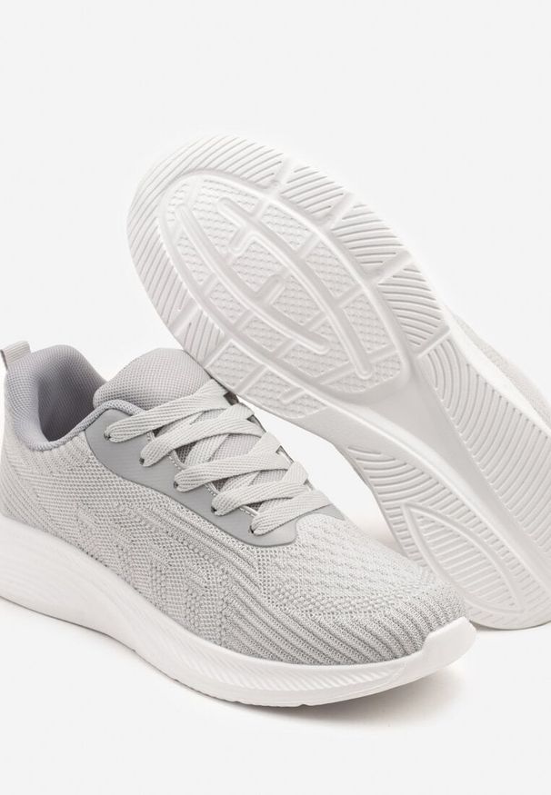 Born2be - Szare Buty Sportowe Sneakersy Ozdobione Tłoczonymi Paskami Amoselle. Okazja: na co dzień. Zapięcie: pasek. Kolor: szary. Materiał: jeans. Wzór: aplikacja. Obcas: na płaskiej podeszwie