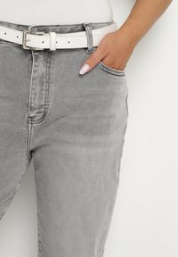 Born2be - Szare Jeansy o Kroju Mom Fit z Regularnym Stanem Folitia. Okazja: na co dzień. Kolor: szary. Styl: klasyczny, elegancki, casual #5