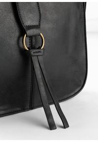 bonprix - Torebka na ramię z ozdobną klapą. Kolor: czarny. Materiał: skórzane. Styl: elegancki. Rodzaj torebki: na ramię #3