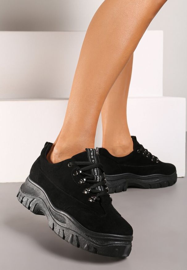 Born2be - Czarne Sneakersy z Imitacji Zamszu Merellien. Okazja: na co dzień. Zapięcie: sznurówki. Kolor: czarny. Materiał: zamsz