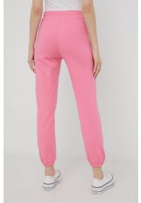 Femi Stories spodnie dresowe bawełniane Haruka damskie kolor różowy z aplikacją. Kolor: różowy. Materiał: dresówka, bawełna. Wzór: aplikacja