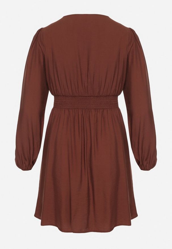 Born2be - Brązowa Rozkloszowana Sukienka z Marszczeniem w Talii i Dekoltem w Serek Salindea. Okazja: na co dzień. Typ kołnierza: dekolt w serek. Kolekcja: plus size. Kolor: brązowy. Długość rękawa: długi rękaw. Typ sukienki: dla puszystych. Styl: casual, elegancki
