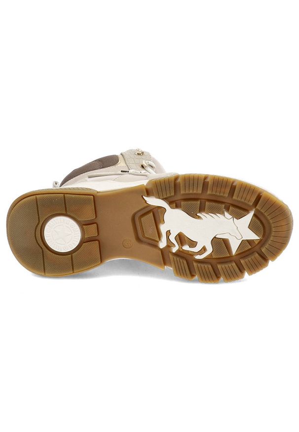 Beżowe Botki Mustang Damskie Ocieplane Obuwie. Kolor: beżowy. Materiał: syntetyk, skóra ekologiczna, futro. Szerokość cholewki: normalna. Sezon: zima. Obcas: na platformie. Styl: wakacyjny