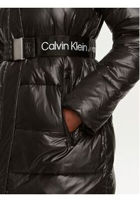 Calvin Klein Jeans Kurtka puchowa J20J223578 Czarny Regular Fit. Kolor: czarny. Materiał: syntetyk #4