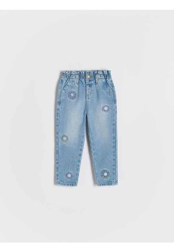 Reserved - Jeansy z haftem SmileyWorld® - niebieski. Kolor: niebieski. Materiał: jeans. Wzór: haft