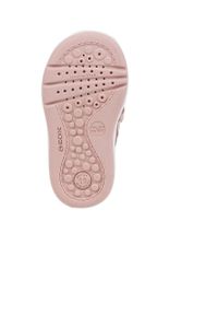 Geox buty dziecięce kolor różowy. Nosek buta: okrągły. Zapięcie: rzepy. Kolor: różowy. Materiał: skóra, guma #3