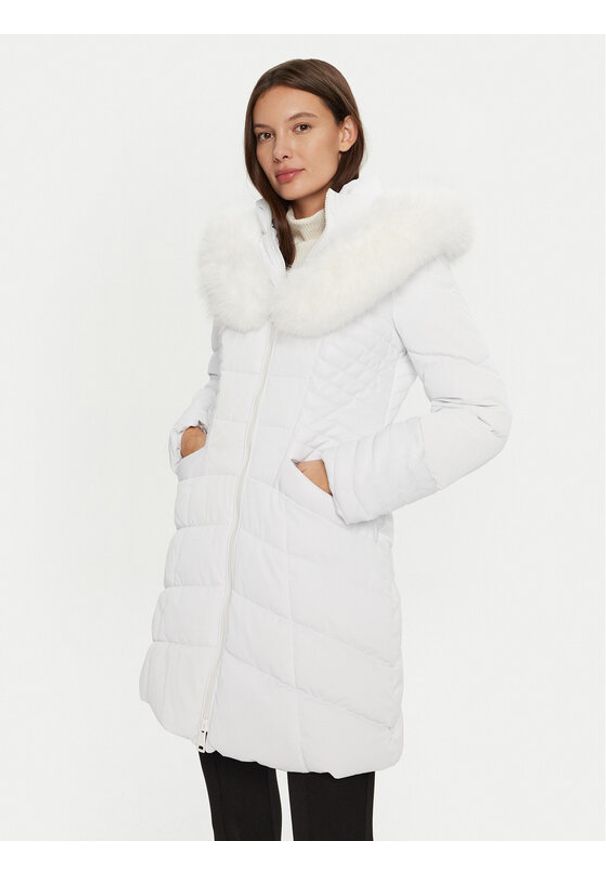 Guess Płaszcz zimowy New Oxana W4BL61 WGLZ0 Biały Regular Fit. Kolor: biały. Materiał: syntetyk. Sezon: zima