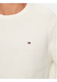 TOMMY HILFIGER - Tommy Hilfiger Sweter Essential MW0MW36347 Biały Regular Fit. Kolor: biały. Materiał: bawełna #5