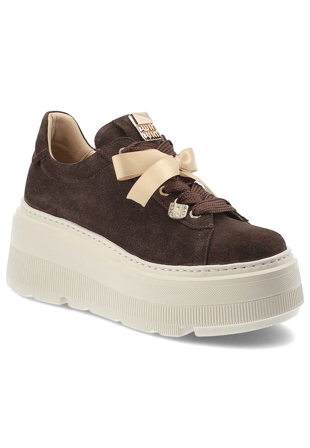 Sneakersy damskie Karino, cholewka ze skóry naturalnej welurowej platformowa podeszwa dekoracyjne wiązanie stabilna konstrukcja zapewniająca komfort. Okazja: na co dzień. Zapięcie: sznurówki. Kolor: brązowy. Materiał: skóra, welur. Szerokość cholewki: normalna. Obcas: na platformie. Styl: casual, elegancki