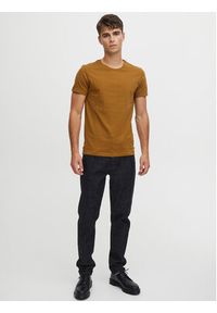Casual Friday T-Shirt 20503063 Brązowy Slim Fit. Okazja: na co dzień. Kolor: brązowy. Materiał: bawełna. Styl: casual #8