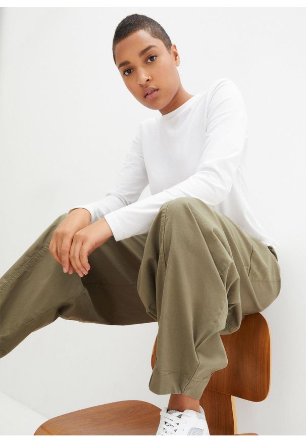 bonprix - Spodnie z bawełnianego diagonalu z domieszką elastanu. Kolor: zielony. Materiał: elastan, materiał, bawełna. Sezon: lato