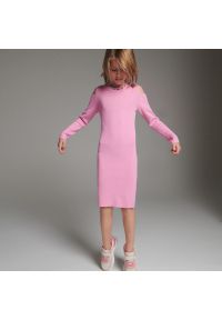 Reserved - Sukienka z wycięciem na rękawach - Różowy. Kolor: różowy