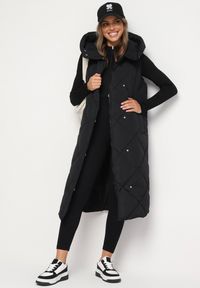 Born2be - Czarna Kamizelka z Pikowaniem Wykończona Kołnierzem i Kapturem Mivianae. Kolor: czarny. Materiał: jeans. Styl: elegancki #6