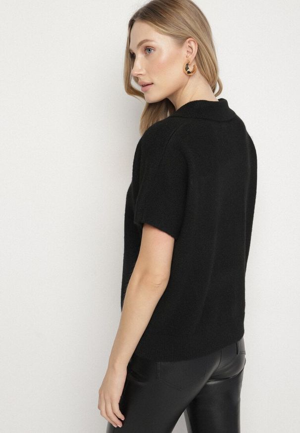 Born2be - Czarny Sweter z Wełną z Krótkim Rękawem i Kołnierzykiem Tevalina. Kolor: czarny. Materiał: wełna. Długość rękawa: krótki rękaw. Długość: krótkie. Styl: elegancki, klasyczny