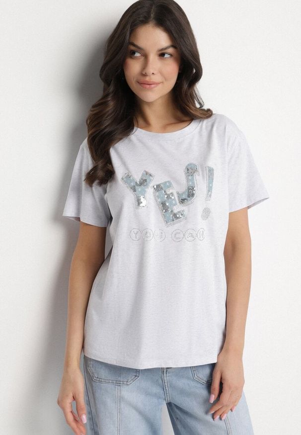 Born2be - Jasnoszary T-shirt z Bawełny Ozdobiony Cekinami i Cyrkoniami Camiren. Okazja: na co dzień. Kolor: szary. Materiał: bawełna. Wzór: aplikacja. Styl: elegancki, casual
