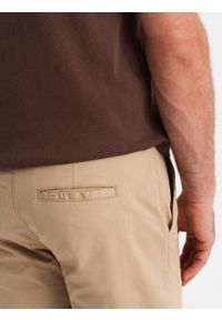 Ombre Clothing - Klasyczne męskie szorty chino z podwiniętą nogawką - beżowe V11 - Rozmiar: M. Kolor: beżowy. Materiał: elastan, bawełna. Sezon: lato. Styl: klasyczny #9
