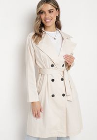Born2be - Beżowy Płaszcz Dwurzędowy Typu Trencz z Wiązanym Paskiem Levita. Okazja: na co dzień. Kolor: beżowy. Materiał: materiał. Wzór: aplikacja. Styl: klasyczny, casual #1