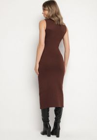 Born2be - Brązowa Elegancka Sukienka Ołówkowa z Dzianiny z Wiskozą z Guzikami i Paskiem Ezerria. Okazja: do pracy, na co dzień. Kolor: brązowy. Materiał: wiskoza, dzianina. Wzór: aplikacja. Typ sukienki: ołówkowe. Styl: elegancki #5