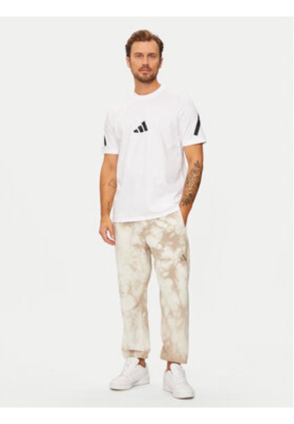 Adidas - adidas T-Shirt Z.N.E. JE3078 Biały Regular Fit. Kolor: biały. Materiał: bawełna