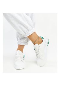 Inna Białe sneakersy z zielonymi wstawkami Anaunia. Okazja: na spacer, na co dzień. Nosek buta: okrągły. Kolor: biały. Sport: turystyka piesza #5