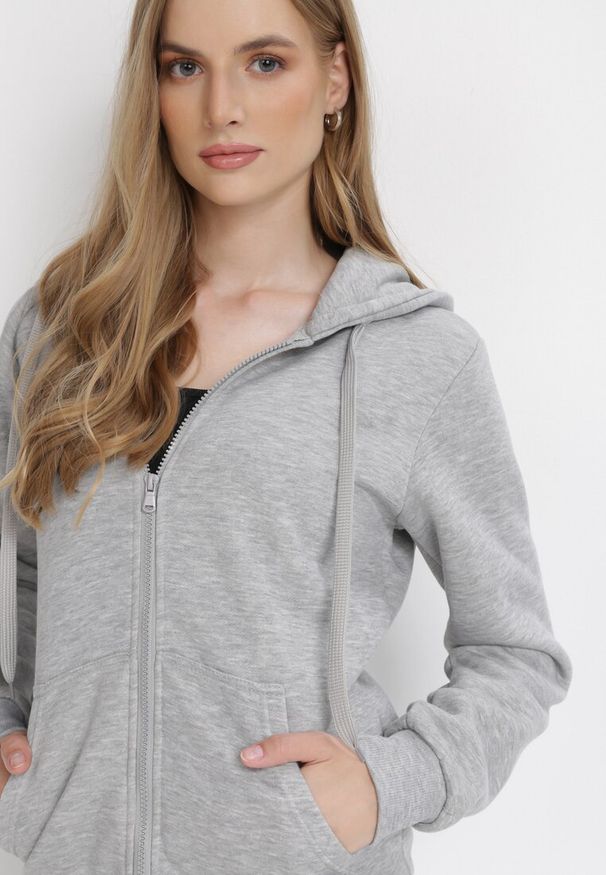 Born2be - Szara Bluza z Kapturem Zapinana na Suwak Bran. Okazja: na co dzień, na spacer. Typ kołnierza: kaptur. Kolor: szary. Materiał: materiał, jeans, polar. Długość rękawa: długi rękaw. Długość: długie. Styl: casual, elegancki