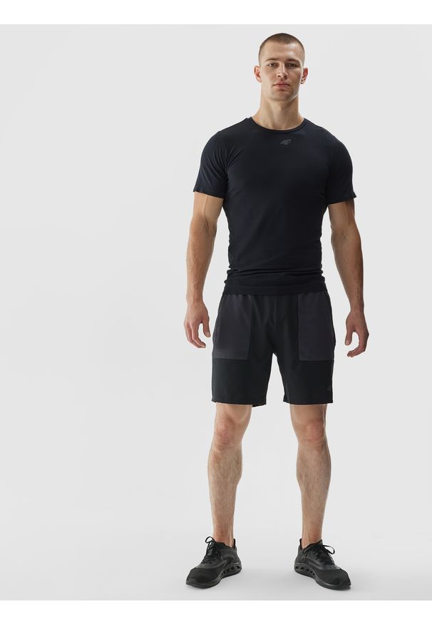 4f - 4F Spodenki treningowe regular szybkoschnące męskie - szare S. Kolor: szary. Materiał: elastan, włókno, syntetyk, materiał. Długość: krótkie. Wzór: jednolity. Sport: fitness