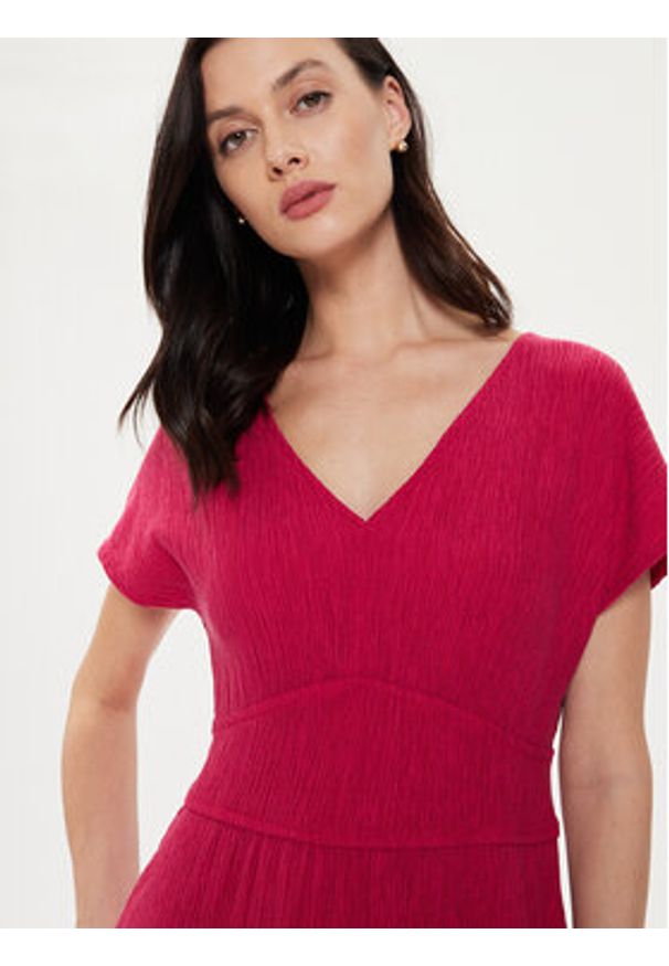 Tatuum Sukienka codzienna Tabita T2408.193 Czerwony Regular Fit. Okazja: na co dzień. Kolor: czerwony. Materiał: lyocell. Typ sukienki: proste. Styl: casual